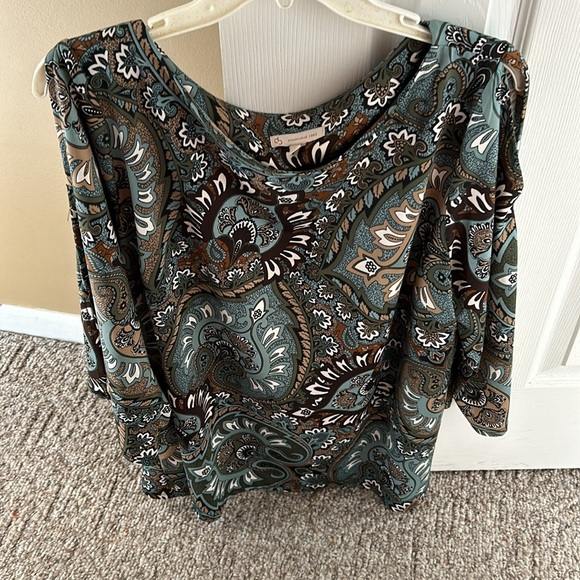 Dressbarn Blouse 🩷 - Picture 4 of 7